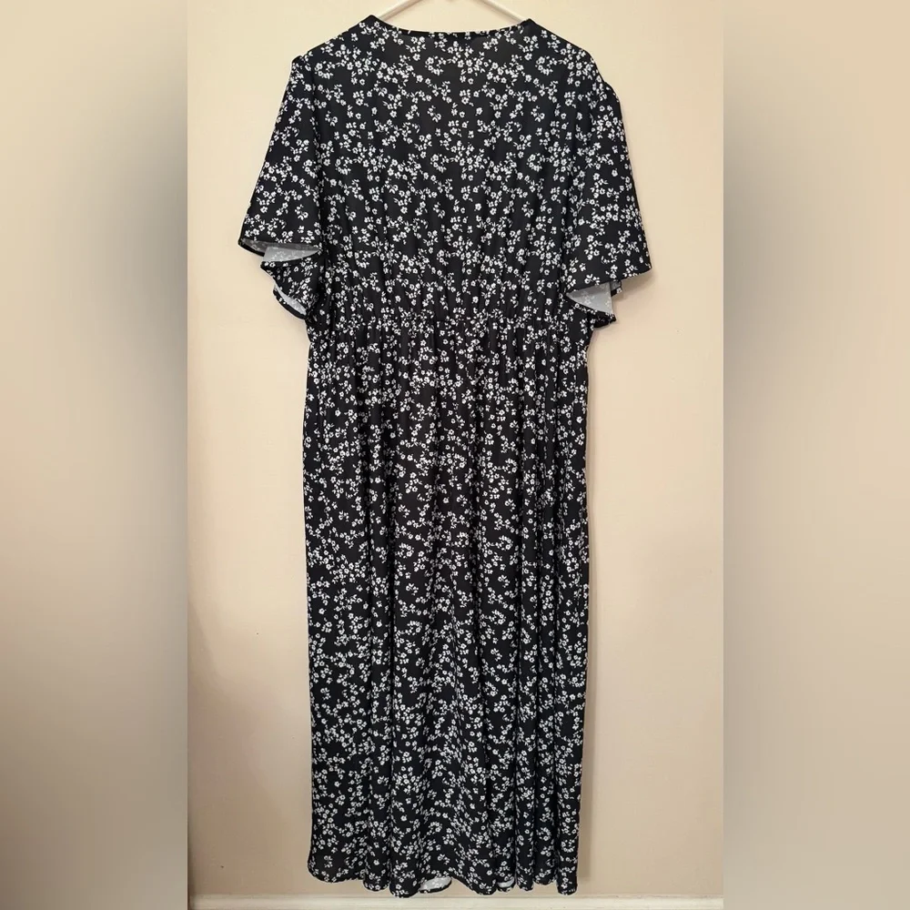 BloomChic Black & White Floral Maxi Dress Women’s US 20 V-Neck Short Sleeve Slit - Picture 4 of 9